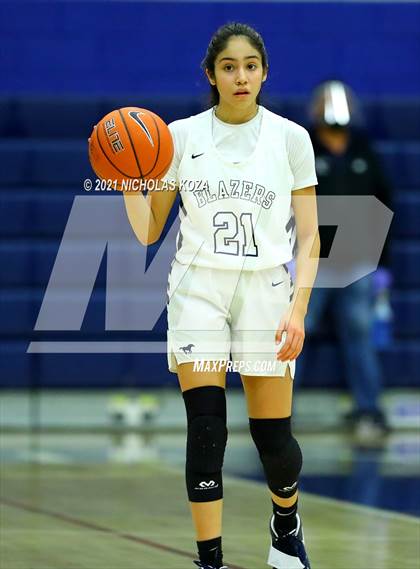 Thumbnail 1 in Harvard-Westlake vs. Sierra Canyon photogallery.