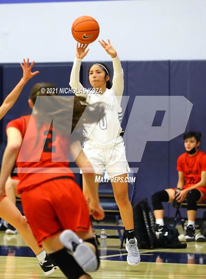 Thumbnail 2 in Harvard-Westlake vs. Sierra Canyon photogallery.