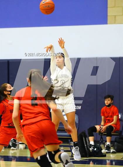 Thumbnail 3 in Harvard-Westlake vs. Sierra Canyon photogallery.