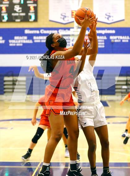 Thumbnail 2 in Harvard-Westlake vs. Sierra Canyon photogallery.