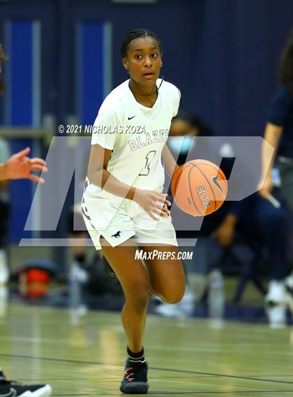 Thumbnail 2 in Harvard-Westlake vs. Sierra Canyon photogallery.