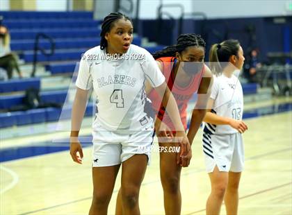 Thumbnail 3 in Harvard-Westlake vs. Sierra Canyon photogallery.
