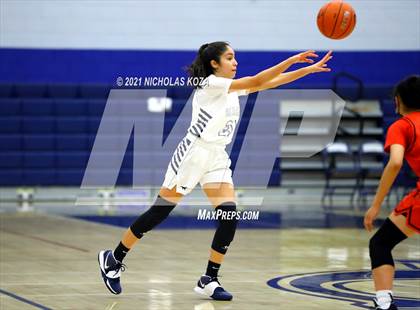 Thumbnail 2 in Harvard-Westlake vs. Sierra Canyon photogallery.