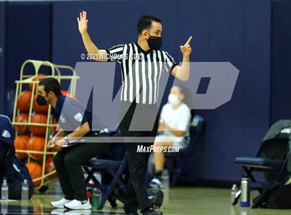 Thumbnail 2 in Harvard-Westlake vs. Sierra Canyon photogallery.
