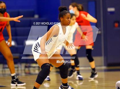 Thumbnail 2 in Harvard-Westlake vs. Sierra Canyon photogallery.