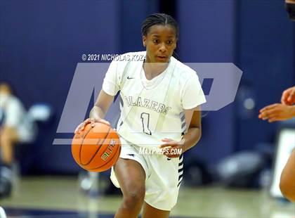 Thumbnail 1 in Harvard-Westlake vs. Sierra Canyon photogallery.