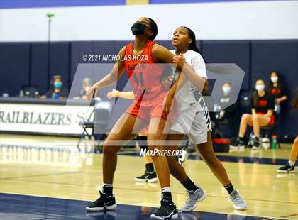 Thumbnail 1 in Harvard-Westlake vs. Sierra Canyon photogallery.