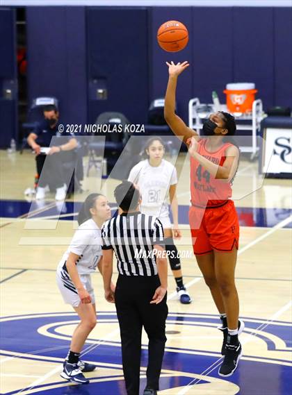 Thumbnail 1 in Harvard-Westlake vs. Sierra Canyon photogallery.