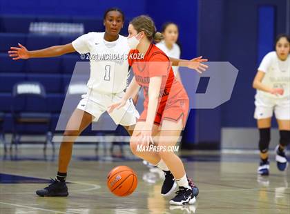 Thumbnail 2 in Harvard-Westlake vs. Sierra Canyon photogallery.