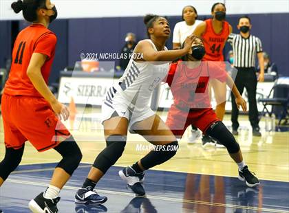 Thumbnail 3 in Harvard-Westlake vs. Sierra Canyon photogallery.
