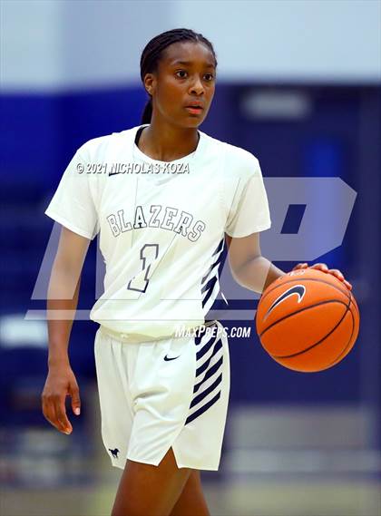 Thumbnail 3 in Harvard-Westlake vs. Sierra Canyon photogallery.