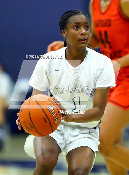 Thumbnail 3 in Harvard-Westlake vs. Sierra Canyon photogallery.