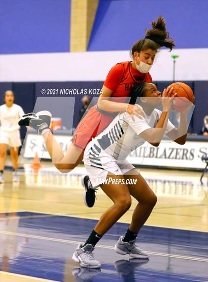 Thumbnail 3 in Harvard-Westlake vs. Sierra Canyon photogallery.