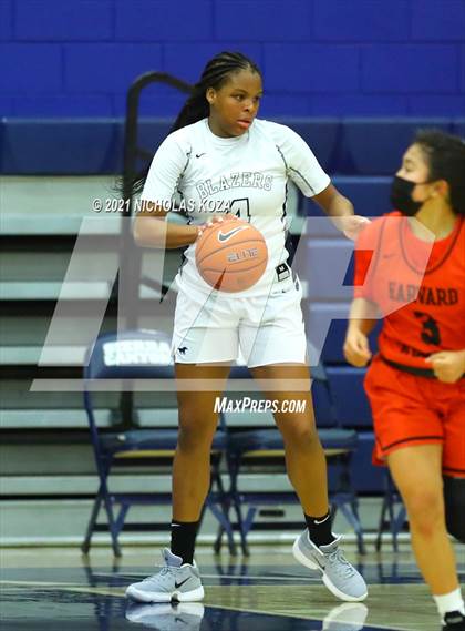 Thumbnail 2 in Harvard-Westlake vs. Sierra Canyon photogallery.