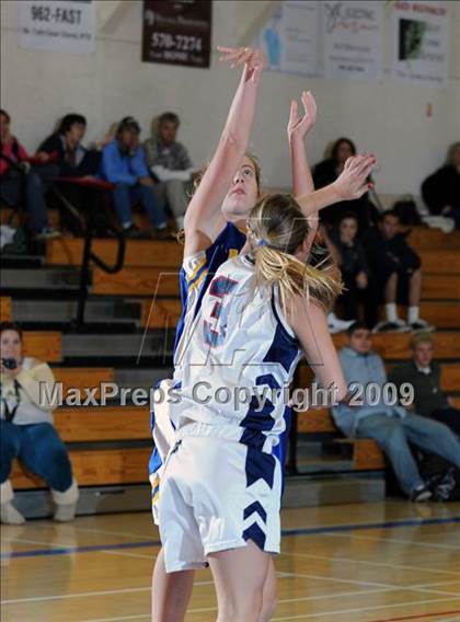 Thumbnail 3 in Agoura vs. San Marcos photogallery.