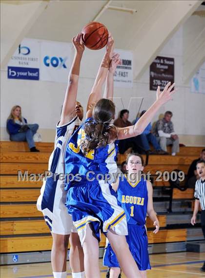 Thumbnail 2 in Agoura vs. San Marcos photogallery.