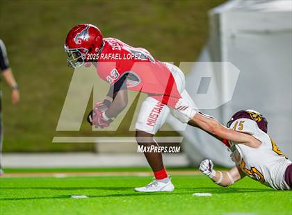 Thumbnail 2 in Deer Park vs. North Shore (UIL Football 6A D1 Bi-District) photogallery.