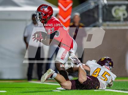 Thumbnail 3 in Deer Park vs. North Shore (UIL 6A D1 Football Bi-District) photogallery.