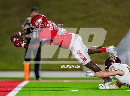 Thumbnail 3 in Deer Park vs. North Shore (UIL 6A D1 Football Bi-District) photogallery.
