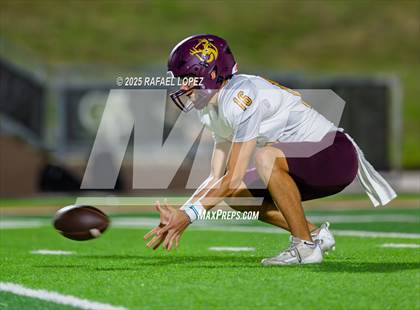 Thumbnail 3 in Deer Park vs. North Shore (UIL Football 6A D1 Bi-District) photogallery.