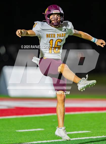 Thumbnail 3 in Deer Park vs. North Shore (UIL Football 6A D1 Bi-District) photogallery.