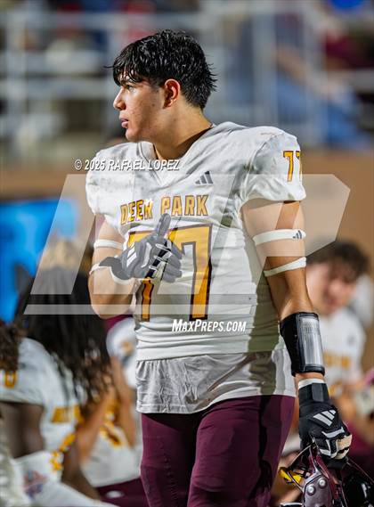 Thumbnail 3 in Deer Park vs. North Shore (UIL Football 6A D1 Bi-District) photogallery.