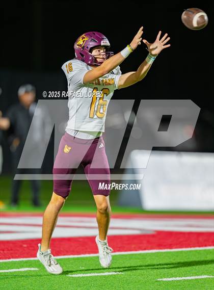 Thumbnail 2 in Deer Park vs. North Shore (UIL Football 6A D1 Bi-District) photogallery.