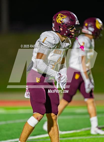 Thumbnail 3 in Deer Park vs. North Shore (UIL Football 6A D1 Bi-District) photogallery.