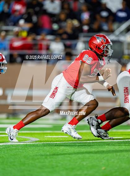 Thumbnail 3 in Deer Park vs. North Shore (UIL 6A D1 Football Bi-District) photogallery.