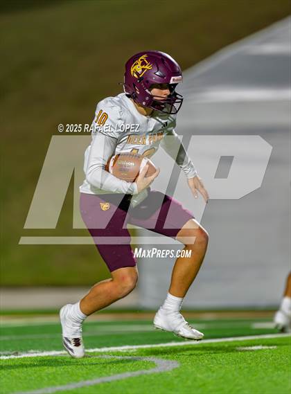 Thumbnail 2 in Deer Park vs. North Shore (UIL Football 6A D1 Bi-District) photogallery.