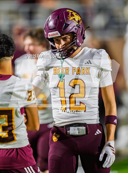 Thumbnail 2 in Deer Park vs. North Shore (UIL 6A D1 Football Bi-District) photogallery.