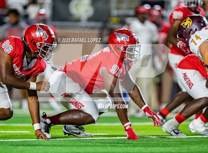 Thumbnail 2 in Deer Park vs. North Shore (UIL 6A D1 Football Bi-District) photogallery.