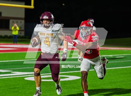 Thumbnail 1 in Deer Park vs. North Shore (UIL Football 6A D1 Bi-District) photogallery.