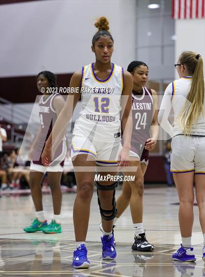 Thumbnail 1 in Palestine vs. Chapel Hill (UIL 4A Bi-District Playoff) photogallery.