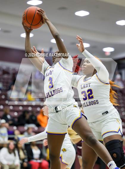 Thumbnail 2 in Palestine vs. Chapel Hill (UIL 4A Bi-District Playoff) photogallery.