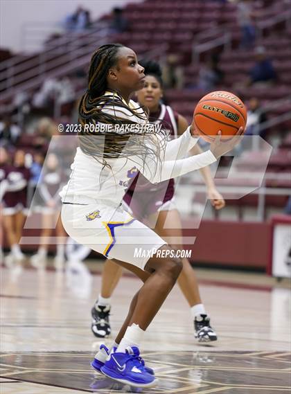 Thumbnail 3 in Palestine vs. Chapel Hill (UIL 4A Bi-District Playoff) photogallery.