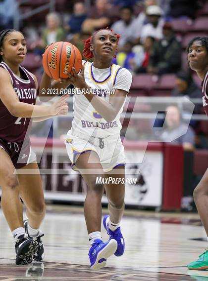Thumbnail 1 in Palestine vs. Chapel Hill (UIL 4A Bi-District Playoff) photogallery.