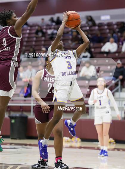 Thumbnail 2 in Palestine vs. Chapel Hill (UIL 4A Bi-District Playoff) photogallery.