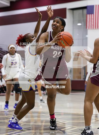 Thumbnail 1 in Palestine vs. Chapel Hill (UIL 4A Bi-District Playoff) photogallery.