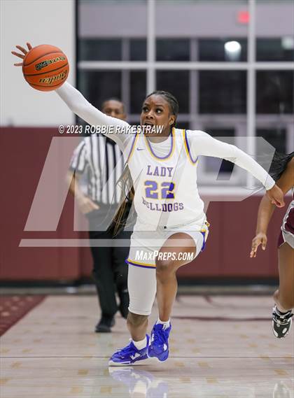 Thumbnail 1 in Palestine vs. Chapel Hill (UIL 4A Bi-District Playoff) photogallery.