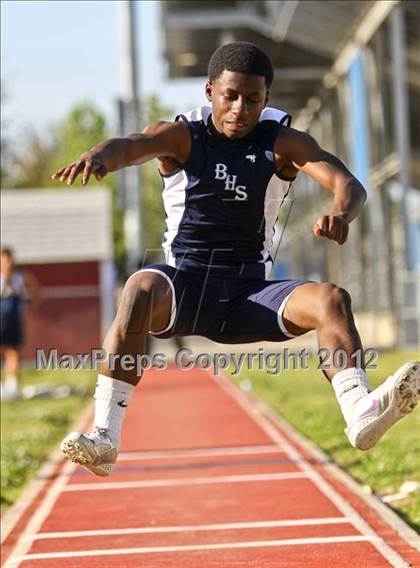 Thumbnail 3 in Titan Top 9 Invitational (Boys Triple Jump) photogallery.