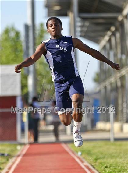 Thumbnail 3 in Titan Top 9 Invitational (Boys Triple Jump) photogallery.