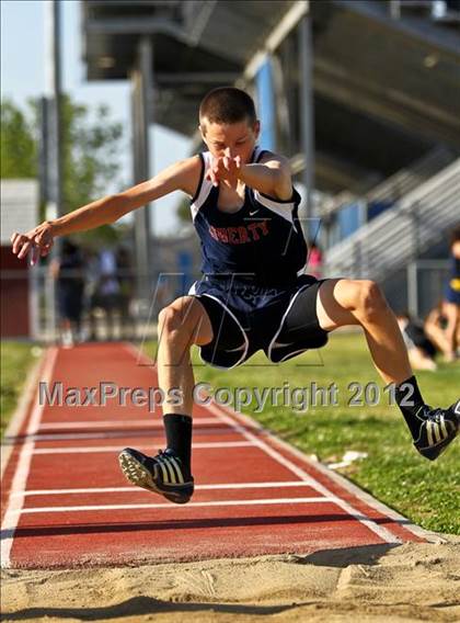 Thumbnail 3 in Titan Top 9 Invitational (Boys Triple Jump) photogallery.