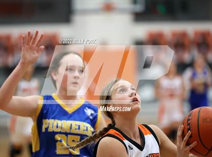 Thumbnail 2 in Grand Saline vs Pioneer Technology & Arts Academy photogallery.