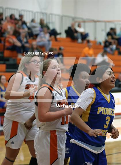Thumbnail 2 in Grand Saline vs Pioneer Technology & Arts Academy photogallery.