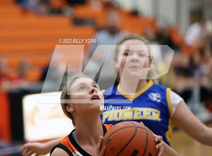 Thumbnail 3 in Grand Saline vs Pioneer Technology & Arts Academy photogallery.
