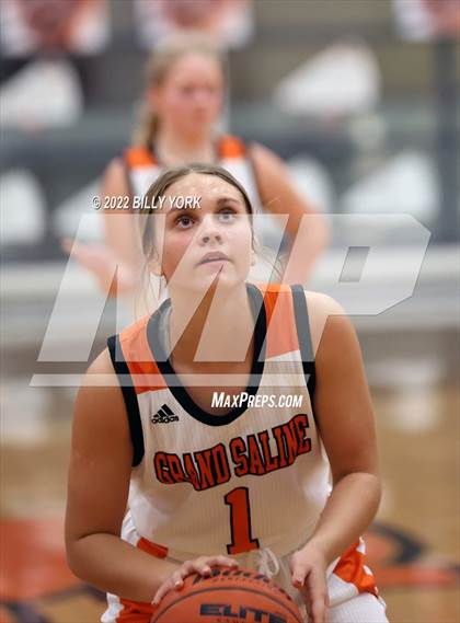 Thumbnail 3 in Grand Saline vs Pioneer Technology & Arts Academy photogallery.