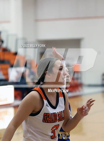 Thumbnail 2 in Grand Saline vs Pioneer Technology & Arts Academy photogallery.
