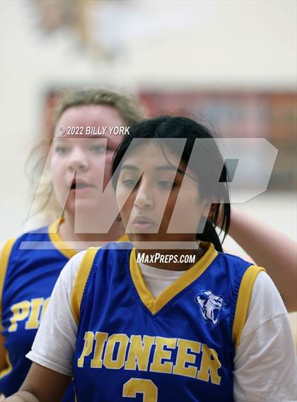 Thumbnail 3 in Grand Saline vs Pioneer Technology & Arts Academy photogallery.