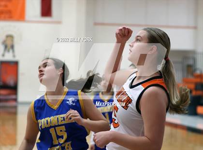 Thumbnail 3 in Grand Saline vs Pioneer Technology & Arts Academy photogallery.